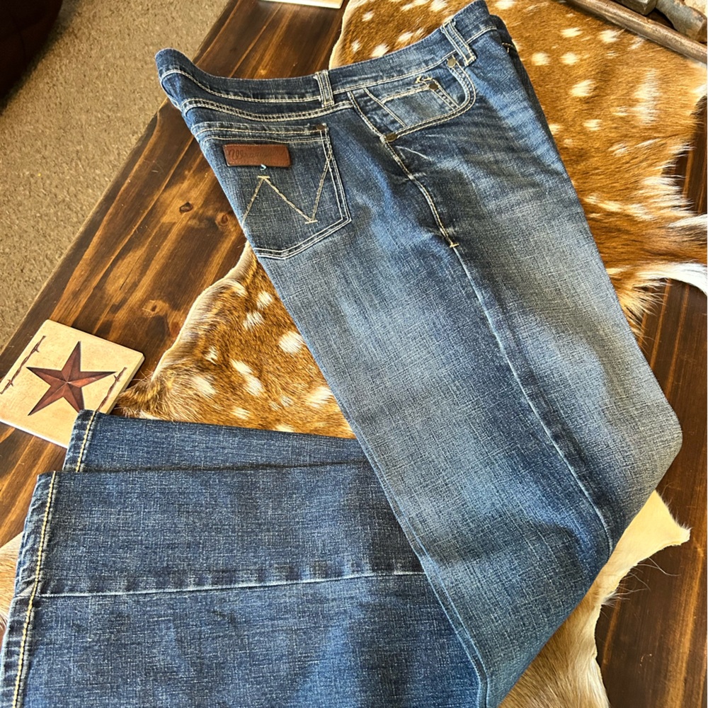 Men’s Wrangler blue jeans